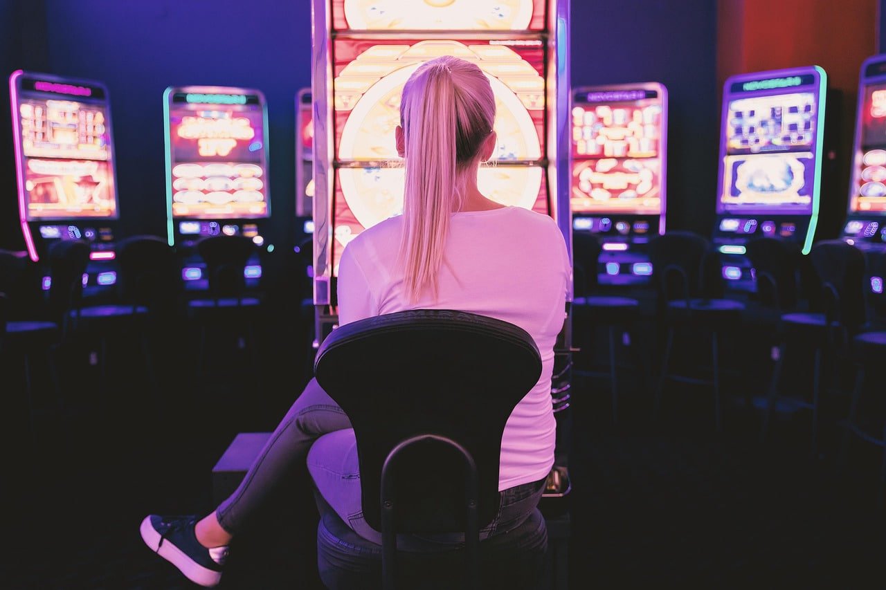 totosuper slot Desktop Site interface showing live-dealer tables and full menu layout